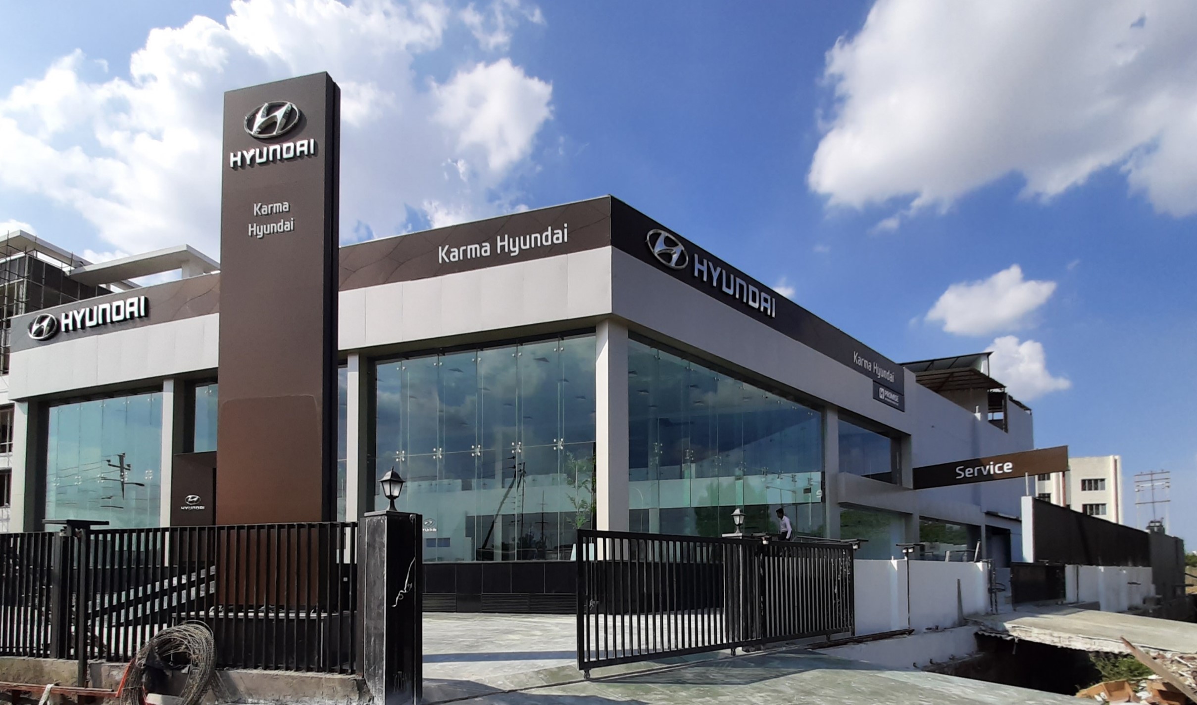 Car Showroom & Service Photo gallery| Karma Hyundai Noida